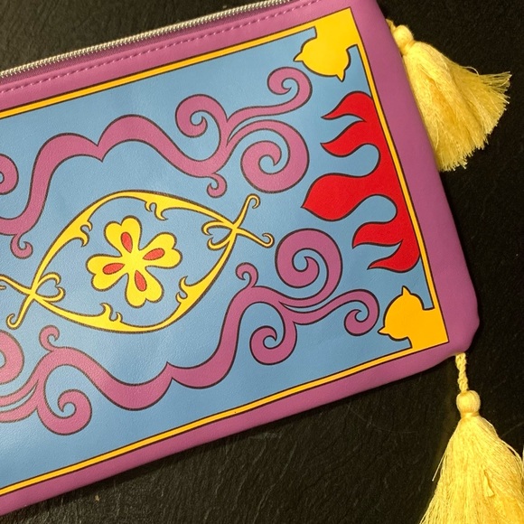 Disney’s Aladdin NWT Magic Carpet Pouch - Picture 2 of 3